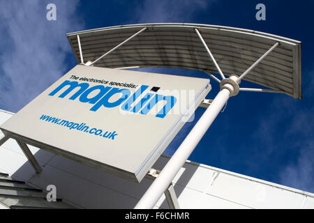 Maplin the electronics specialist sign  Large branded chain store signs on Regent Retail Park, Salford, UK Stock Photo
