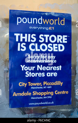 Closing down sign in pound world, high street shop window on Market St. Manchester city centre Stock Photo