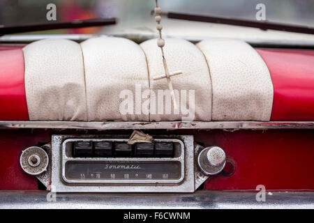 Sonnomatic old car radio in the dashboard of an old Buick road cruiser, vintage cars on the streets, age American, limousine Stock Photo