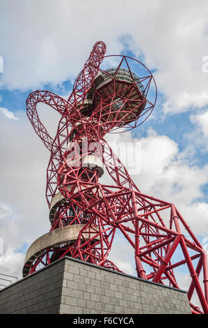 Anish Kapoor's ArcelorMittal Orbit sculpture and observation tower in the Queen Elizabeth Olympic Park PHILLIP ROBERTS Stock Photo