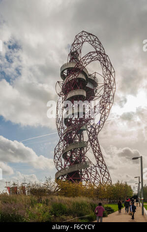 Anish Kapoor's ArcelorMittal Orbit sculpture and observation tower in the Queen Elizabeth Olympic Park PHILLIP ROBERTS Stock Photo