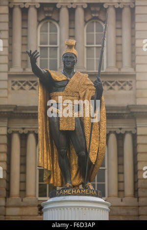 A view of the  King Kamehameha Statue in front of the Aliʻiolani Hale building in downtown Honolulu. Stock Photo