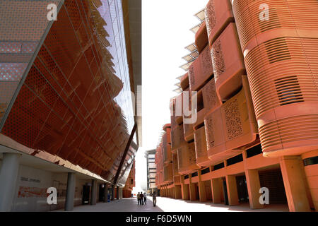 Buildings designed to get maximum light inside without electricity, in the 'Zero Carbon Masdar City, Abu Dhabi in the UAE Stock Photo