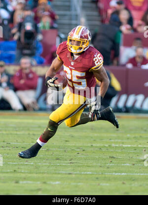 Washington Redskins running back Chris Thompson (25) carries the ball during the second quarter against the New Orleans Saints at FedEx Field in Landover, Maryland on Sunday, November 15, 2015. The Redskins won the game 47 - 14. Credit: Ron Sachs/CNP - NO WIRE SERVICE - Stock Photo