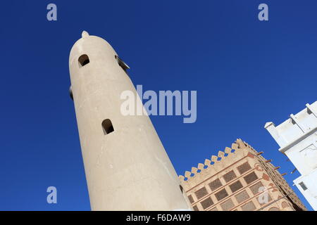 Minaret of the Siyadi Mosque with the Siyadi House (Beit Siyadi)  behind, on the Pearl Trail, in Muharraq, Kingdom of Bahrain Stock Photo