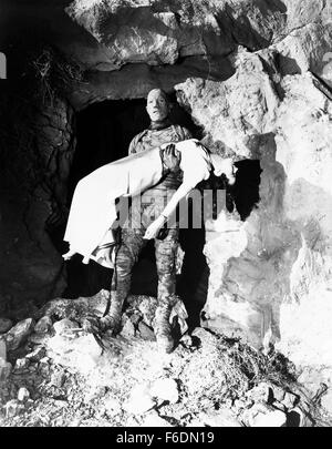 RELEASE DATE: Sep 20, 1940. MOVIE TITLE: The Mummy's Hand. STUDIO: Universal Pictures. PLOT: A couple of comical, out-of-work archaeologists in Egypt discover evidence of the burial place of the ancient Egyptian princess Ananka. After receiving funding from an eccentric magician and his beautiful daughter, they set out into the desert only to be terrorized by a sinister high priest and the living mummy Kharis. PICTURED: TOM TYLER as Kharis, the Mummy. Stock Photo