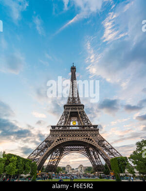 Evening mood, Eiffel Tower, Champ de Mars, Paris, Ile-de-France, France Stock Photo