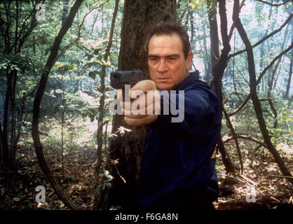 RELEASE DATE: 6 March 1998. MOVIE TITLE: U.S. Marshals STUDIO: Kopelson Entertainment. PLOT: US Marshal Samuel Gerard and his team of Marshals are assigned to track down Sheridan, a murderer and robber. PICTURED: TOMMY LEE JONES as Chief Deputy Marshal Samuel Gerard. Stock Photo