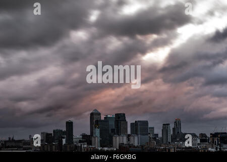 London, UK. 17th November, 2015. UK Weather: Storm Barney approaches London at sundown with over 40mph high winds and fast moving clouds seen over Canary Wharf business park buildings and River Thames Credit:  Guy Corbishley/Alamy Live News Stock Photo