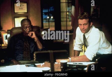 May 11, 2000; San Juan, Puerto Rico; MORGAN FREEMAN as Capt. Victor Benezet and THOMAS JANE as Det. Felix Owens in the crime, drama, thriller film ''Under Suspicion'' directed by Stephen Hopkins. Stock Photo