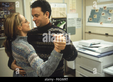 RELEASED: Dec 12, 2000 - ORIGINAL Film Title: Cast Away - PICTURED: Actor TOM HANKS and actress HELEN HUNT. Stock Photo