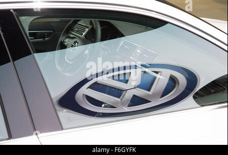 Los Angeles, USA. 16th Nov, 2015. HANDOUT - A handout shows the Volkswagen logo reflected in the window of a VW Passat, at the VW stall of the L.A. Autoshow in Los Angeles, USA, 16 November 2015. PHOTO: FRISO GENTSCH/VOLKSWAGEN/DPA (ATTENTION EDITORS: FOR EDITORIAL USE ONLY IN CONNECTION WITH CURRENT REPORTING/MANDATORY CREDIT: Photo: Friso Gentsch/Volkswagen/dpa)/dpa/Alamy Live News Stock Photo