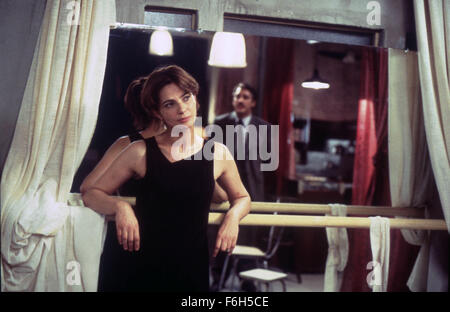 Jan 11, 2002; Madrid, SPAIN; JAVIER BARDEM as Det. Lt. Agustin Rejas and LAURA MORANTE as Yolanda in the crime, thriller, drama ''The Dancer Upstairs'' directed by John Malkovich. Stock Photo