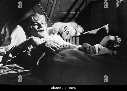 1959, Film Title: SOME LIKE IT HOT, Director: BILLY WILDER, Studio: UA, Pictured: 1959, BED (IN/ON), CLOTHING, DRAG, JACK LEMMON, MARILYN MONROE, TRAIN, QUEER, MIMICRY. (Credit Image: SNAP) Stock Photo