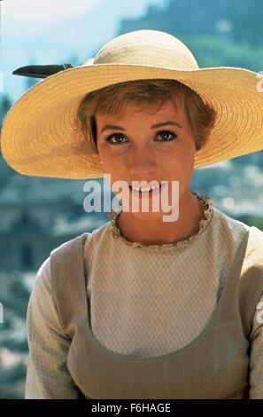 1965, Film Title: SOUND OF MUSIC, Director: ROBERT WISE, Studio: FOX, Pictured: HEAD SHOT, 1965, JULIE ANDREWS, AWARDS - ACADEMY, BEST PICTURE, SUNNY, HAT, OUTDOORS, OUTSIDE, PORTRAIT. (Credit Image: SNAP) Stock Photo