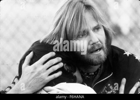 1978, Film Title: COMING HOME, Pictured: 1978, AWARDS - ACADEMY, BEST ACTOR, JON VOIGHT, BEARD, EMBRACE, UPSET, CONSOLING, OSCAR RETRO. (Credit Image: SNAP) (Credit Image: c SNAP/Entertainment Pictures) Stock Photo