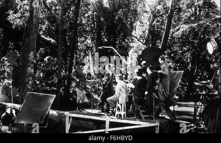 1938, Film Title: ADVENTURES OF ROBIN HOOD, Director: MICHAEL CURTIZ, Studio: WARNER, Pictured: BEHIND THE SCENES, CHARACTER, MICHAEL CURTIZ, ENSEMBLE, ERROL FLYNN, ALAN HALE, MOVIE CAMERA, MOVIE CREW, MOVIE SET. (Credit Image: SNAP) Stock Photo