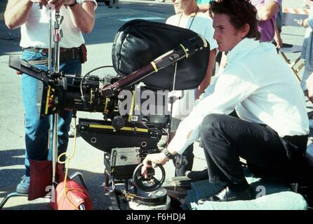 1991, Film Title: INDIAN RUNNER, Director: SEAN PENN, Studio: COLUMBIA, Pictured: ACCESSORIES, MOVIE CAMERA. (Credit Image: SNAP) Stock Photo