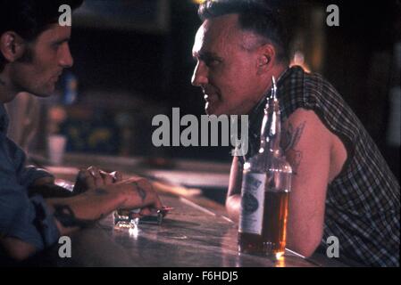 1991, Film Title: INDIAN RUNNER, Director: SEAN PENN, Studio: COLUMBIA, Pictured: ACCESSORIES, BAR, DRINKING, DENNIS HOPPER, SEAN PENN, WHISKEY. (Credit Image: SNAP) Stock Photo