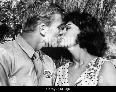 1959, Film Title: THAT KIND OF WOMAN, Director: SIDNEY LUMET, Studio: PARAMOUNT, Pictured: EMBRACE, TAB HUNTER, KISSING, SOPHIA LOREN, SIDNEY LUMET. (Credit Image: SNAP) Stock Photo