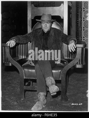 1969, Film Title: TELL THEM WILLIE BOY IS HERE, Director: ABRAHAM POLONSKY, Studio: UNIV, Pictured: COWBOY, HAT, ABRAHAM POLONSKY, ROBERT REDFORD, SHOES. (Credit Image: SNAP) Stock Photo