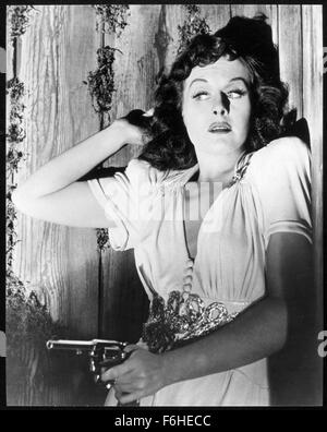 1939, Film Title: CAT AND THE CANARY, Director: ELLIOTT NUGENT, Studio: PARAMOUNT, Pictured: PAULETTE GODDARD, GUN CRAZY, HAND GUN, ELLIOTT NUGENT. (Credit Image: SNAP) Stock Photo