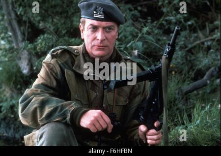 1977, Film Title: EAGLE HAS LANDED, Director: JOHN STURGES, Pictured: MICHAEL CAINE, JOHN STURGES, UNIFORM, GUN, CROUCHING, KNEELING, ARMY, WAR, ACTION. (Credit Image: SNAP) Stock Photo