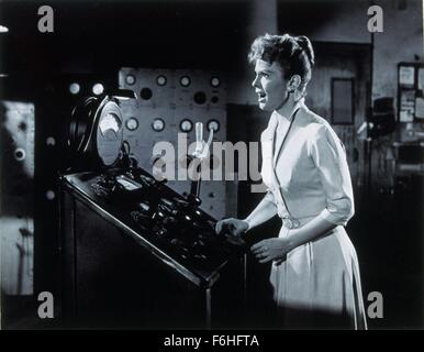 1958, Film Title: FLY, Director: KURT NEUMANN, Studio: FOX, Pictured: SCI-FI, HORROR, SCIENTIFIC, SCIENCE, AGHAST, 1958, PATRICIA OWENS, SCREAMING, ITS & ALIENS! THINGS, DISGUSTED, UPSET, AFRAID, CONTROLS, MACHINERY. (Credit Image: SNAP) Stock Photo