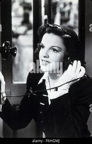 1945, Film Title: CLOCK, Director: VINCENTE MINNELLI, Studio: MGM, Pictured: JUDY GARLAND, VINCENTE MINNELLI. (Credit Image: SNAP) Stock Photo