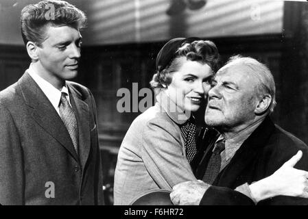 1950, Film Title: MISTER 880, Director: EDMUND GOULDING, Studio: FOX, Pictured: EDMUND GOULDING, EDMUND GWENN, BURT LANCASTER, DOROTHY McGUIRE, STUBBLE, OLD MAN, EMBRACE, CARING, NURSING, ELDERLY, VENETIAN BLINDS. (Credit Image: SNAP) Stock Photo