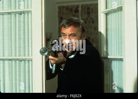 1975, Film Title: RETURN OF THE PINK PANTHER, Director: BLAKE EDWARDS, Studio: UA, Pictured: BLAKE EDWARDS, HERBERT LOM. (Credit Image: SNAP) Stock Photo