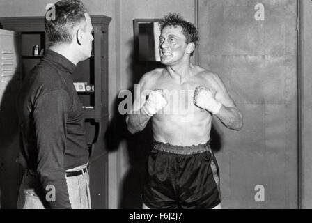 1949, Film Title: CHAMPION, Director: MARK ROBSON, Studio: UA, Pictured: BOXING, KIRK DOUGLAS, MARK ROBSON, SPORT. (Credit Image: SNAP) Stock Photo