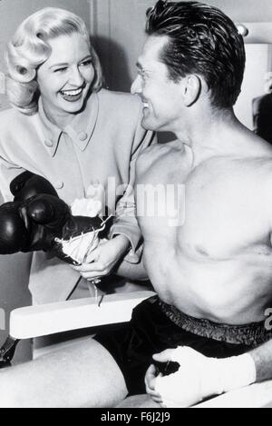 1949, Film Title: CHAMPION, Director: MARK ROBSON, Studio: UA, Pictured: BOXING, KIRK DOUGLAS, MARILYN MAXWELL, MARK ROBSON. (Credit Image: SNAP) Stock Photo