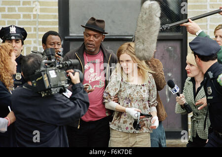 Feb 14, 2006; New York, NY, USA; SAMUEL L. JACKSON (center) as Lorenzo Council and JULIANNE MOORE (center) as Brenda Martin in the crime, drama, mystery, thriller film Freedomland directed by Joe Roth, to be released Feb. 17th, 2006. Mandatory Credit: Photo by Sony Pictures. (Ac) Copyright 2006 by Courtesy of Sony Pictures Stock Photo