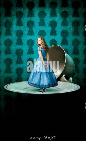 Alice in Wonderland Year: 2010 - USA Director: Tim Burton Helena Bonham ...