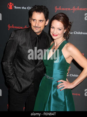 New York, New York, USA. 17th Nov, 2015. Country singer BRAD PAISLEY and his wife actress KIMBERLY WILLIAMS PAISLEY attend the 3rd Annual Save the Children Illumination Gala held at the Plaza Hotel. Credit:  Nancy Kaszerman/ZUMA Wire/Alamy Live News Stock Photo