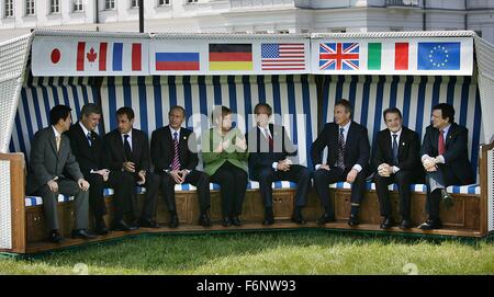 FILE - An archive picture dated 7 June 2007 shows the leaders of the G8 states sitting together in a large wicker beach chair during the G8 Summit in Heiligendamm, Germany. Japanese Prime Minister Shinzo Abe (L-R), Canadian Prime Minister Stephen Harper, French President  Nicolas Sarkozy, Russian President  Vladimir Putin, German Chancellor  Angela Merkel, US President George W. Bush, British Prime Minister Tony Blair, Italien Prime Minister Romano Prodi  and President of the European  Commission Jose Manuel Barroso. Photo: Oliver Berg / dpa Stock Photo