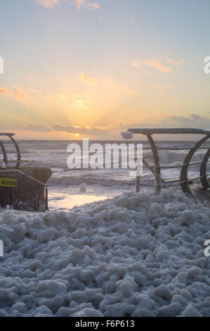 Blackpool UK, 18th November 2015, weather News. Strong winds whip up sea foam and crashing waves just as the sun sets over the Irish sea. Credit: Gary Telford/Alamy live news Stock Photo