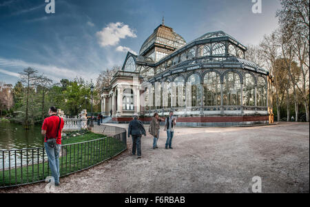 Spain, Comunidad de Madrid, Madrid, Buen Retiro Park, Palacio de Cristal with tourists Stock Photo