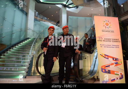 Kuala Lumpur, Malaysia. 19th Nov, 2015. Security personnel patrol at the venue of the 27th Association of Southeast Asian Nations (ASEAN) Summit in Kuala Lumpur, Malaysia, on Nov. 19, 2015. Credit:  Qin Qing/Xinhua/Alamy Live News Stock Photo