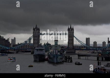 London, UK. 19th November 2015. Tower Bridge and Canary Wharf skyline under dark storm clouds on a wet soggy day in the capital Credit:  amer ghazzal/Alamy Live News Stock Photo