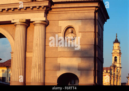 Italy, Lombardy, Crema, Porta Ombriano Gate background Church of the Santissima Trinita Stock Photo