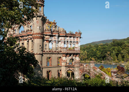 Bannerman Castle is a ruin of a storage facility for munitions built on Pollepel Island in the Hudson River, New York State, USA Stock Photo