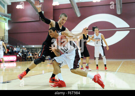 Chicago, IL, USA. 17th Nov, 2015. Chicago forward Waller Perez (10) drives toward the basket during an NCAA basketball game with Lake Forest College and The University of Chicago in Chicago, IL. Patrick Gorski/CSM/Alamy Live News Stock Photo