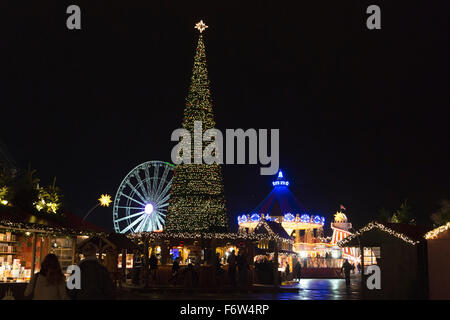 London, UK. 19 November 2015. Hyde Park Winter Wonderland opens with many attractions such as fairground rides, Christmas markets, a circus and a Bavarian Beer Village. The fairground is open until 3 January 2016. Credit:  Vibrant Pictures/Alamy Live News Stock Photo