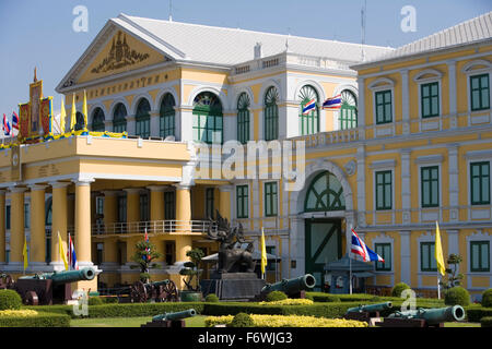 Bangkok Ministry of Defense Stock Photo - Alamy