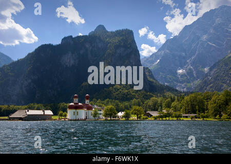 Baroque style pilgrimage church St Bartholomae, Watzmann east wall in the background, Koenigssee, Berchtesgaden region, Berchtes Stock Photo