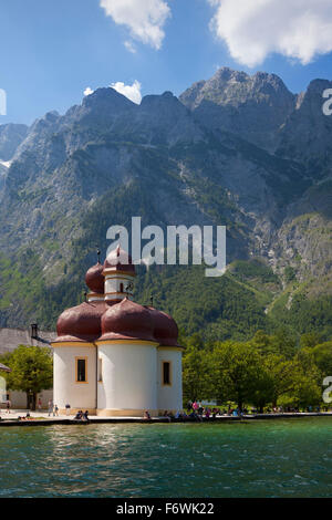 Baroque style pilgrimage church St Bartholomae, Watzmann east wall in the background, Koenigssee, Berchtesgaden region, Berchtes Stock Photo