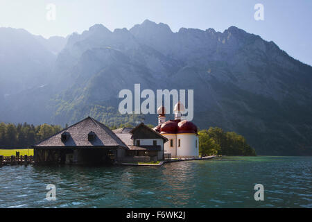 Baroque style pilgrimage church St Bartholomae, Watzmann east wall in the background, Koenigssee, Berchtesgaden region, Berchtes Stock Photo