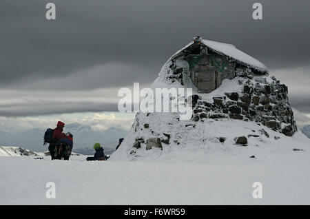 Refuge on summit of Ben Nevis, Grampian Mountains, Highlands, Scotland, Great Britain Stock Photo